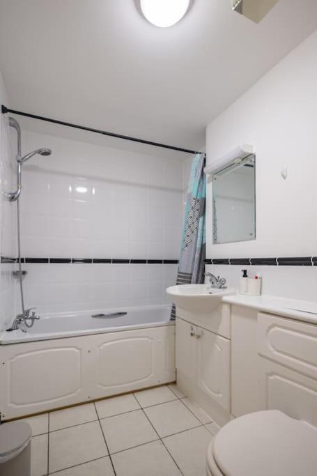 Morden London Apartment, By The Sea With Free Parking Ngoại thất bức ảnh